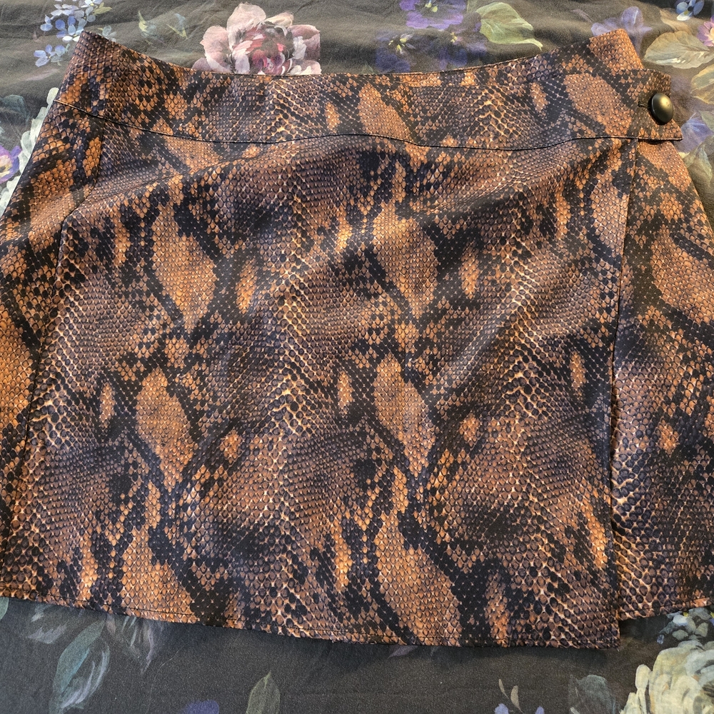 Pretty Little Thing Plus Snake Wrap Skirt